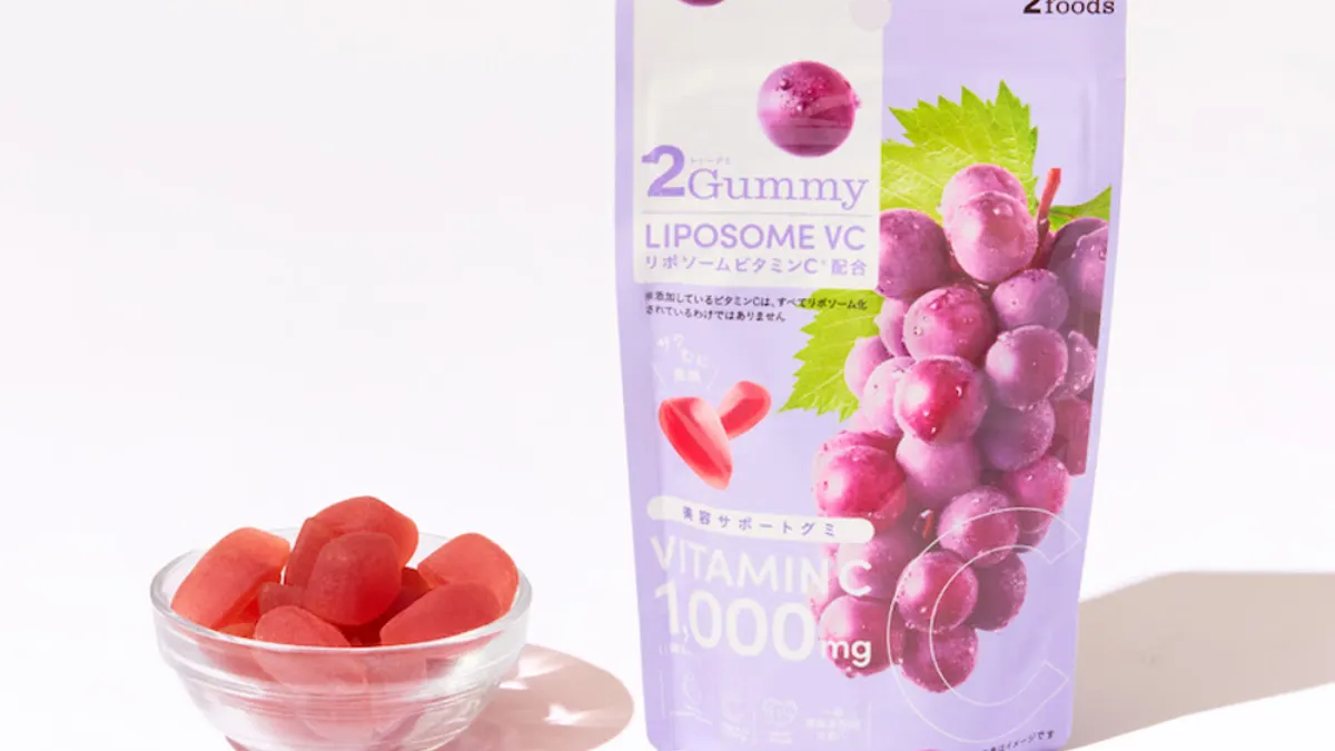 2foodsが、日本初のリポソームビタミンC配合グミ「2Gummy LIPOSOME VC」をコンビニ美容需要の拡大を背景に10月13日からファミリーマートで発売する。(写真/2foods提供) 2foodsが、日本初のリポソームビタミンC配合グミ「2Gummy LIPOSOME VC」をコンビニ美容需要の拡大を背景に10月13日からファミリーマートで発売する。(写真/2foods提供)