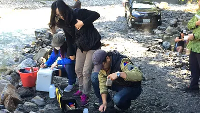 劇組野溪灑鹽造雪景 宜縣府要開罰