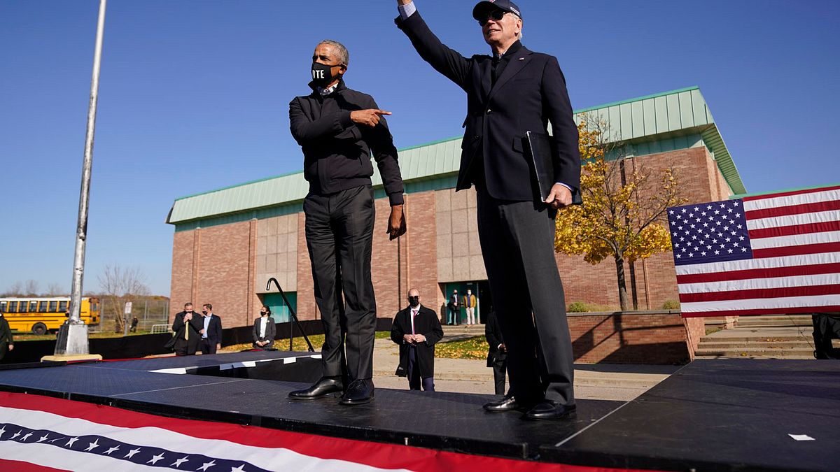 缺乏歐巴馬(左)的魅力,許多民主黨支持者對拜登(右)感到失望。(美聯社) 缺乏歐巴馬(左)的魅力,許多民主黨支持者對拜登(右)感到失望。(美聯社)