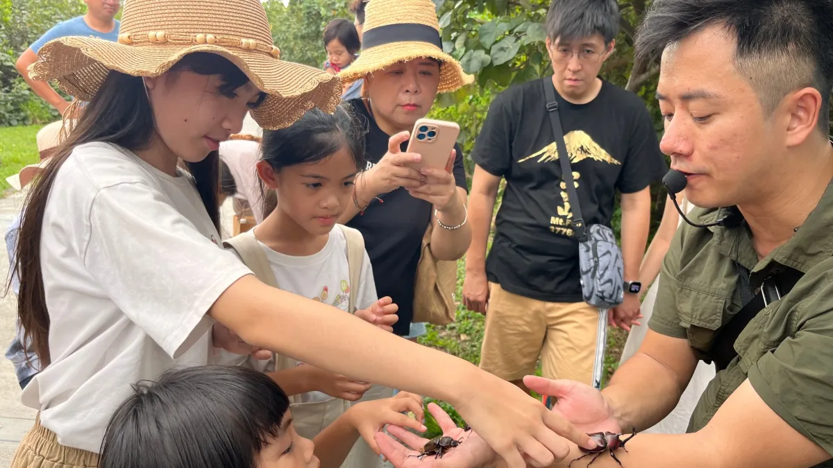 非常適合親子家庭、喜愛深度旅遊的遊客,歡迎家長帶著小孩到訪高美濕地一日遊。(圖/台中市政府)