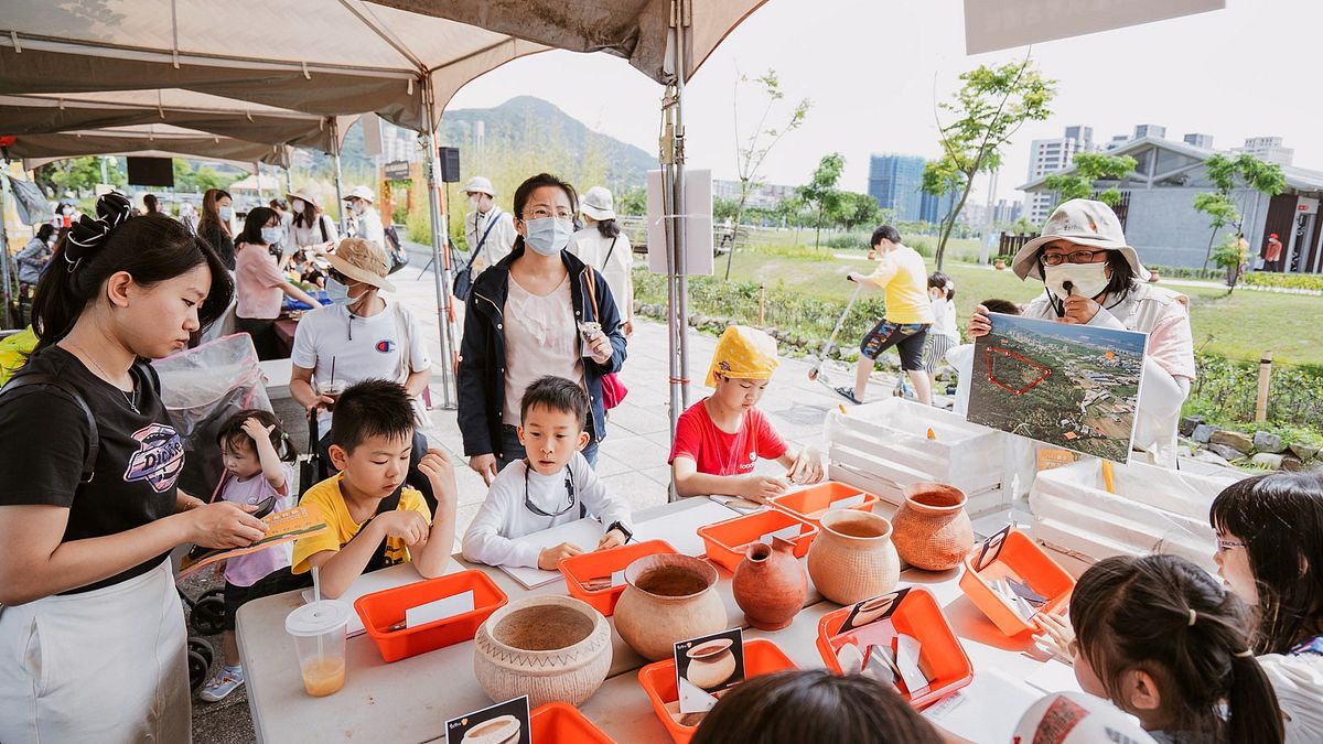 連續2天設置超過70個攤位,免費體驗臺日韓精選考古活動。(圖/新北市政府文化局) 連續2天設置超過70個攤位,免費體驗臺日韓精選考古活動。(圖/新北市政府文化局)