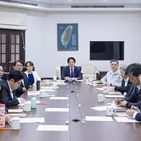 台湾総統の賴清徳氏は7日夜、米国で経済・貿易協議を進めている台湾交渉チームとビデオ会議を行った。(写真/総統府提供) 台湾総統の賴清徳氏は7日夜、米国で経済・貿易協議を進めている台湾交渉チームとビデオ会議を行った。(写真/総統府提供)