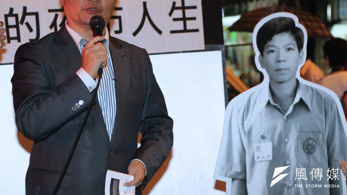 鄭性澤被判處死刑定讞後10年,12日將首度出庭。左為律師羅秉成。(資料照,吳逸驊攝)