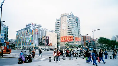 「年輕人在抱怨,社會也在抱怨、企業也在抱怨,甚至執政者也在抱怨,到底是什麼原因造成了多敗俱傷的局面呢?」(圖,slayer@Flickr)