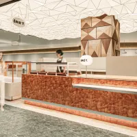 株式会社ラ・テールは9月16日、東京駅限定の新スイーツブランド「Butter Milk Lab.」と「ÉRIE T.」を同時オープンする。厳選素材を使ったミルク菓子や進化系生ドーナツなどを展開する。(株式会社ラ・テール提供) 株式会社ラ・テールは9月16日、東京駅限定の新スイーツブランド「Butter Milk Lab.」と「ÉRIE T.」を同時オープンする。厳選素材を使ったミルク菓子や進化系生ドーナツなどを展開する。(株式会社ラ・テール提供)