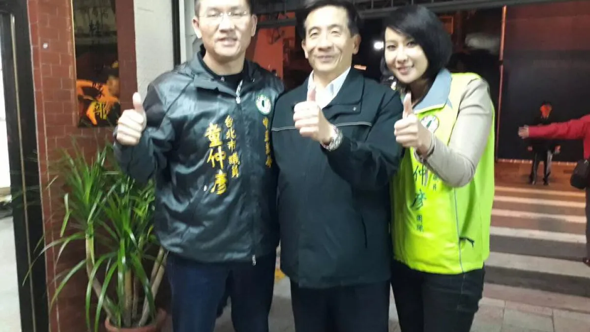 台北市議員童仲彥(左)被爆料家暴、毆妻,還在記者會中公開向服務處主任邱惠美(右)告白,沒想到兩人又翻臉。(童仲彥臉書)