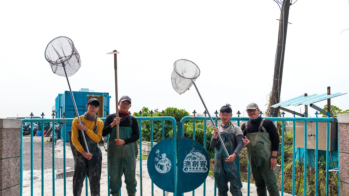 彌陀區張博仁、永安區新港社區陳坤成獲獎,發揮漁村領航之效果,以擴大在地產業與漁村再生推動成效。(圖/高市海洋局提供)