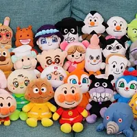 セガ フェイブのブースに並ぶ「アンパンマン プリちぃビーンズ」シリーズ。アンパンマンやコキンちゃん、だだんだんなど人気キャラクター全45種が勢ぞろいし、大型SLマン型ディスプレイも登場。来場者はアンパンマンの世界観を存分に楽しむことができる。(写真/セガ フェイブPR事務局提供) セガ フェイブのブースに並ぶ「アンパンマン プリちぃビーンズ」シリーズ。アンパンマンやコキンちゃん、だだんだんなど人気キャラクター全45種が勢ぞろいし、大型SLマン型ディスプレイも登場。来場者はアンパンマンの世界観を存分に楽しむことができる。(写真/セガ フェイブPR事務局提供)