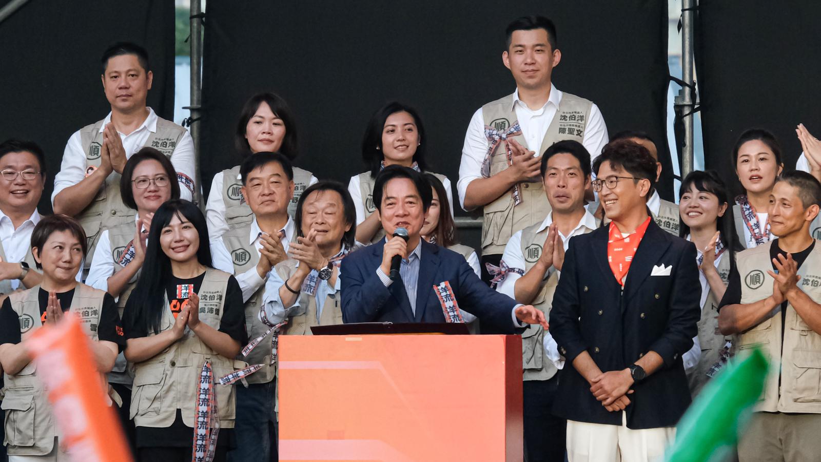 賴清德站台沈伯洋狂講22分鐘!王世堅當面讚「非常好」:完全沒看稿自然活潑