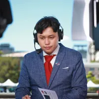 中天記者林宸佑(左)疑涉國安法,高雄橋頭地院裁定收押禁見。(取自「馬德愛破音 中天林宸佑」臉書) 中天記者林宸佑(左)疑涉國安法,高雄橋頭地院裁定收押禁見。(取自「馬德愛破音 中天林宸佑」臉書)