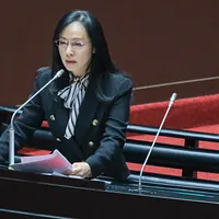 民進黨立委陳瑩昨29日在臉書直播張惠妹演唱會長達20分鐘,遭批「帶頭違法」。(劉偉宏攝) 民進黨立委陳瑩昨29日在臉書直播張惠妹演唱會長達20分鐘,遭批「帶頭違法」。(劉偉宏攝)