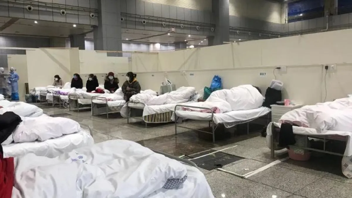 中國武漢方艙醫院內部狀況。(翻攝自微博)
