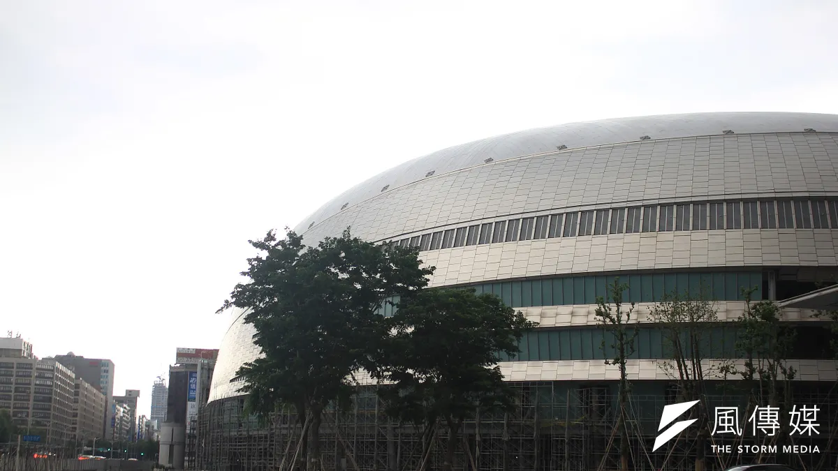 北市建管處表示,大巨蛋預計最快下周核發建照。(方炳超攝) 北市建管處表示,大巨蛋預計最快下周核發建照。(方炳超攝)