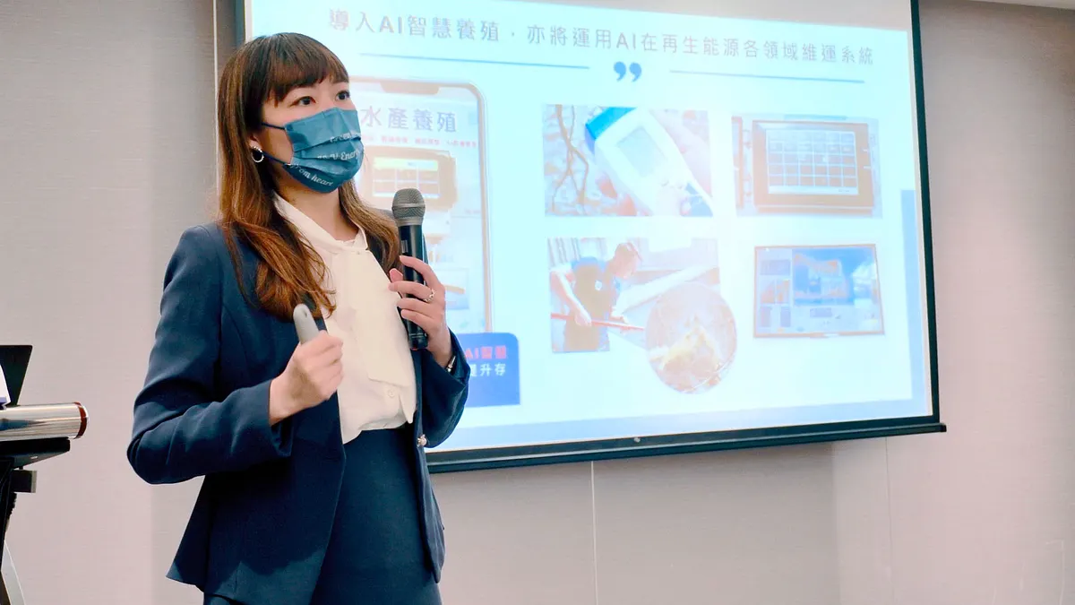 雲豹能源總經理趙書閔在會中擔任主講者,向各界投資法人分享企業「綠能界波克夏」經營模式,並分享再生能源與AI結合大趨勢。(圖/雲豹能源提供)