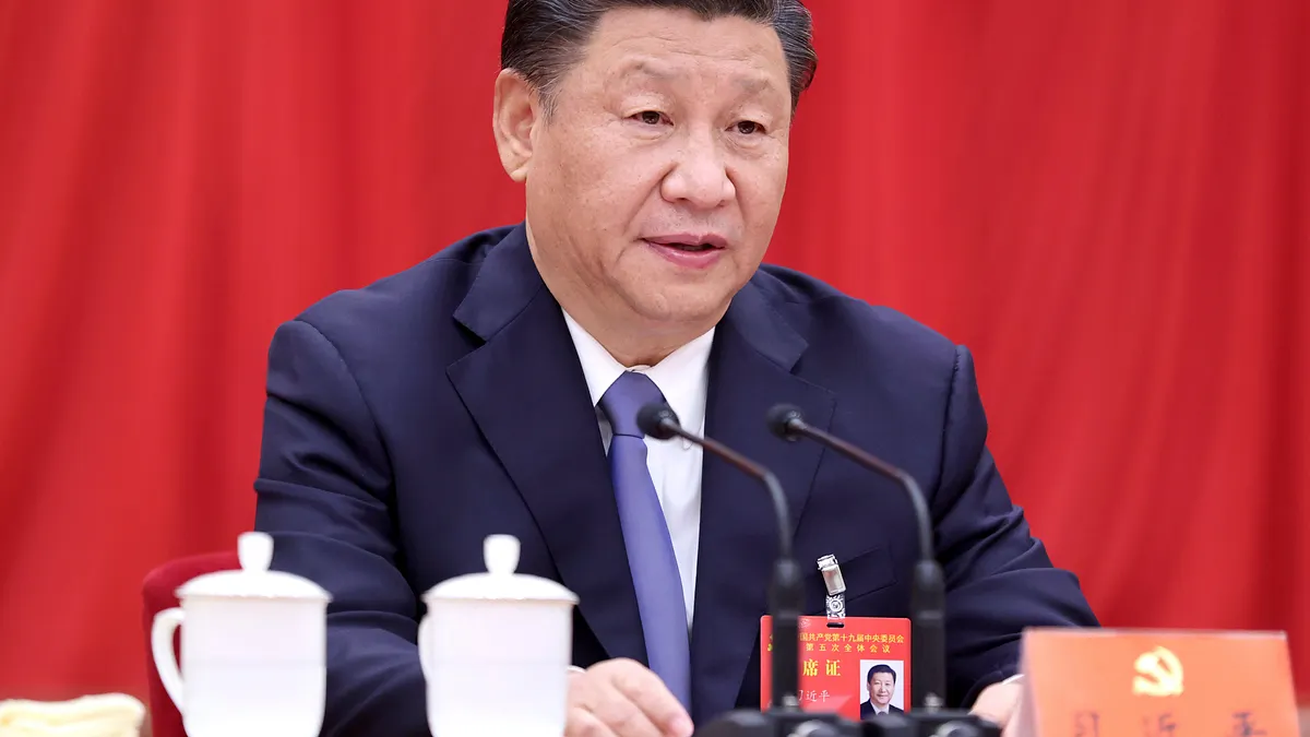 2020年10月26至29日,中國共產黨第十九屆中央委員會第五次全體會議(十九屆五中全會)在北京京西賓館召開,習近平親自主持(AP)