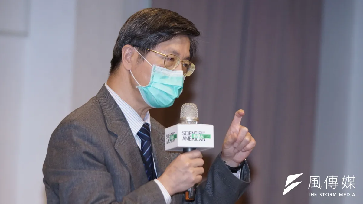 台大副校長張上淳報告武漢肺炎病毒最今研究進度,表示第2株病毒株反而比較類似武漢剛開始分離的病毒株。(資料照,盧逸峰攝)