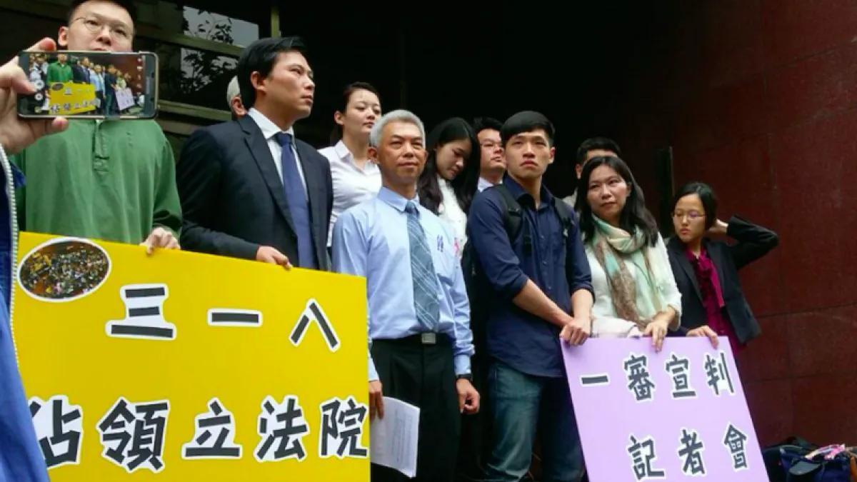 左起:林飛帆、黃國昌、尤伯祥、陳為廷等,在宣判後於台北地方法院前舉行一審宣判記者會。(來源:法操司想傳媒)