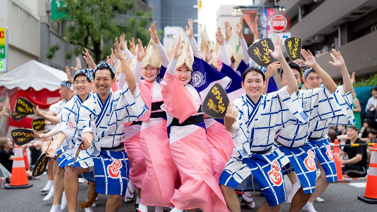 國際知名擁有400年歷史日本傳統盆舞的阿波舞,板橋慈惠宮邀請於19日前來為「板橋媽」祝壽,錯過太可惜囉。(圖/新北市板橋區公所提供) 國際知名擁有400年歷史日本傳統盆舞的阿波舞,板橋慈惠宮邀請於19日前來為「板橋媽」祝壽,錯過太可惜囉。(圖/新北市板橋區公所提供)