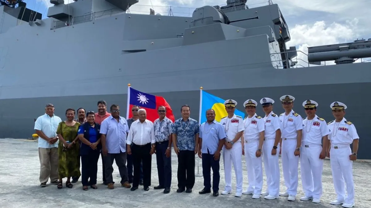 針對敦睦艦隊群聚感染事件,國民黨多位立委在立法院國防委員會臨時提案,通過成立「調閱專案小組」,要求國防部提供「航舶日誌」、「船位描跡紀錄」等資料。(資料照,取自駐帛琉大使館臉書)