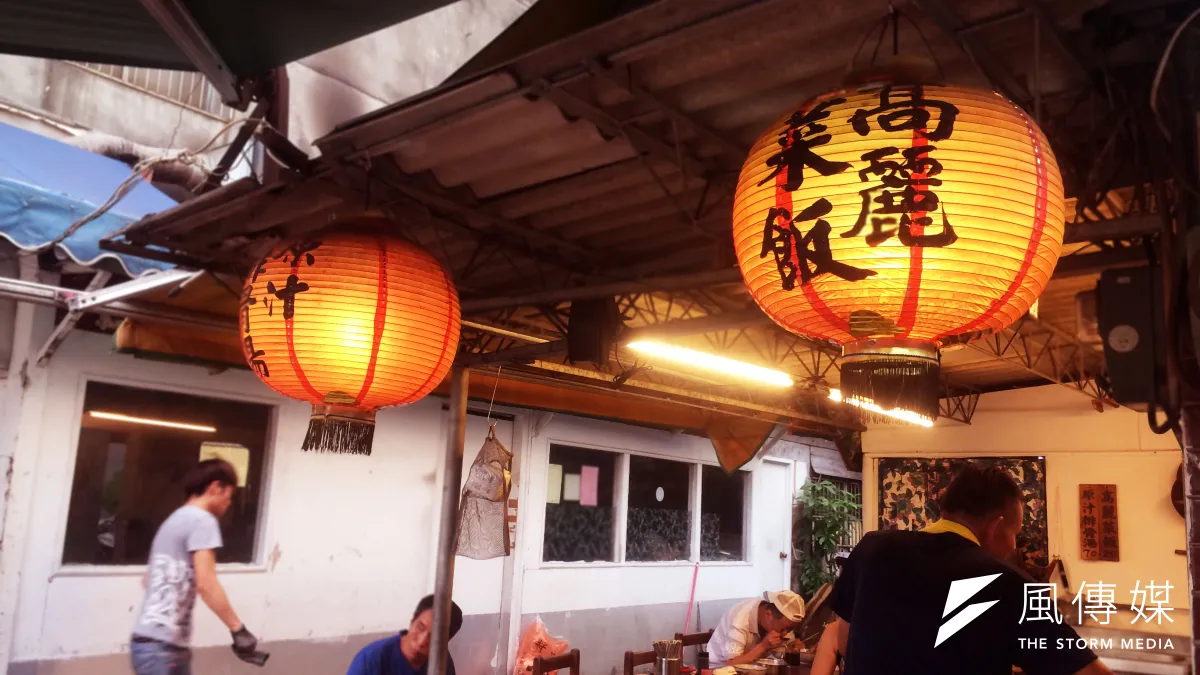 延三夜市的高麗菜飯,是庶民的美味。(許羽君攝)