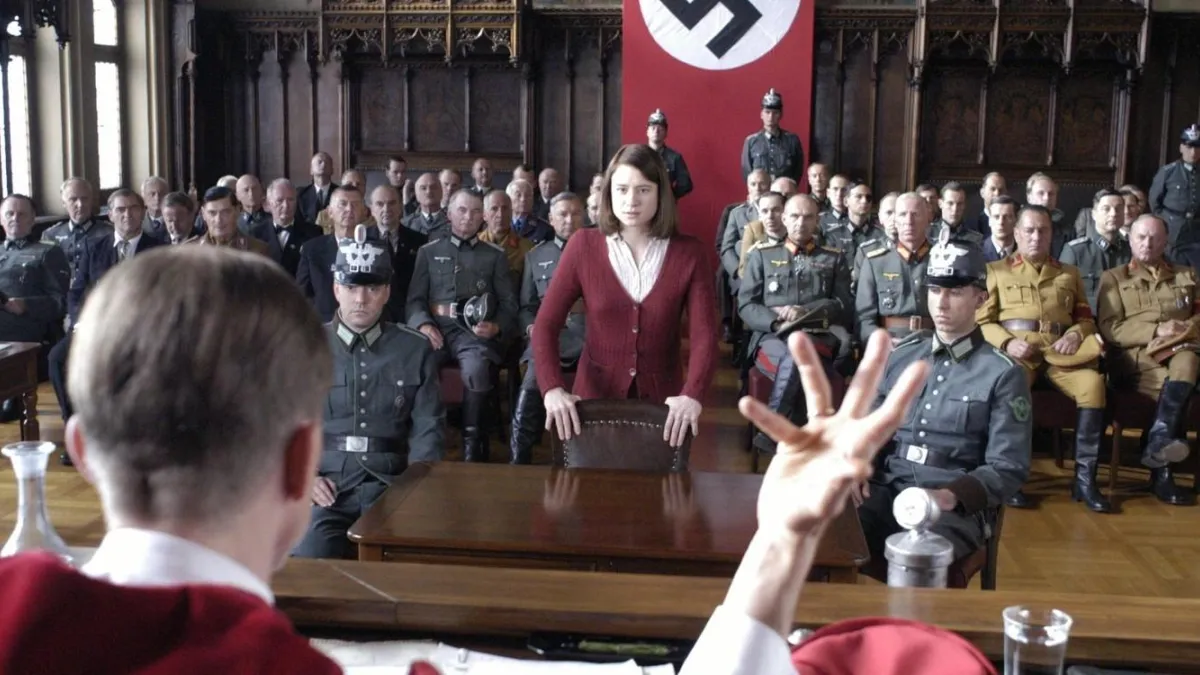 蘇菲索爾(Sophie Scholl)就讀大學期間,因散播反納粹文宣被判叛國,但她的事蹟被後世奉為反極權的代名詞。(圖/*CUP提供)