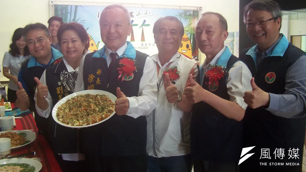 縣長徐耀昌等人共同推薦桂竹筍特色料理。(圖/許占鳳攝)