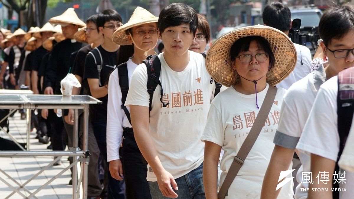 318學運領袖陳為廷參加「410還權於民」活動,重返立法院。(蘇仲泓攝) 318學運領袖陳為廷參加「410還權於民」活動,重返立法院。(蘇仲泓攝)