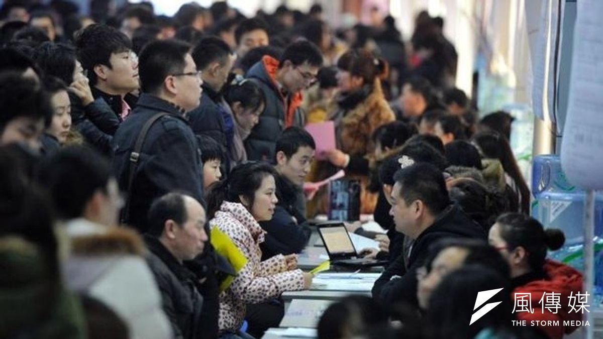 今年2月7日,山西太原一場人才招聘會。(中新網) 今年2月7日,山西太原一場人才招聘會。(中新網)