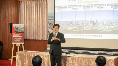 高雄市長陳其邁強調,特貿三跟亞灣區開發,對高雄而言是高雄轉型之鑰,只准成功不許失敗。(圖/高雄市都發局提供)