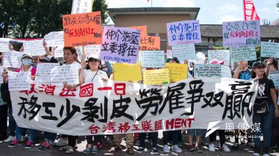 國內外勞人數非但只增不減,總數更已達63萬1836人,這群多半來自東南亞鄰近國家的「瑪麗亞」、「馬立歐」們,早已成為台灣的一份子。 (資料照,李振均攝)