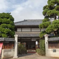 入住「有形文化財飯店飯塚邸」有形文化財建築,沉浸百年歷史風華。 入住「有形文化財飯店飯塚邸」有形文化財建築,沉浸百年歷史風華。