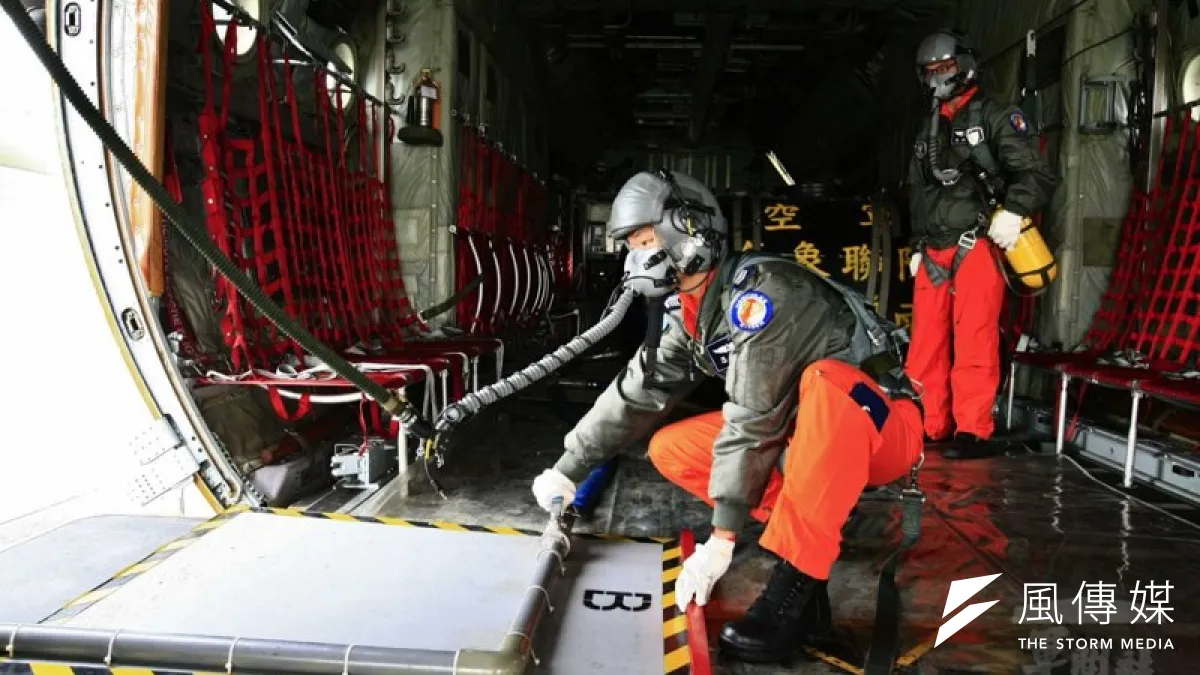 空軍23日下午派出2架次C130H運輸機到北部空域進行人工增雨作業,圖為2月16日空軍執行人工增雨的資料。(國防部提供)