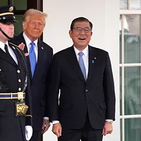 2025年2月7日、日本の石破茂首相(右)が初の訪米国賓として、ホワイトハウスでトランプ大統領と会談。(AP通信) 2025年2月7日、日本の石破茂首相(右)が初の訪米国賓として、ホワイトハウスでトランプ大統領と会談。(AP通信)