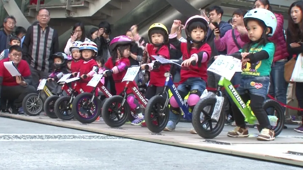 滑步車報名秒殺 孩童競賽運動家精神