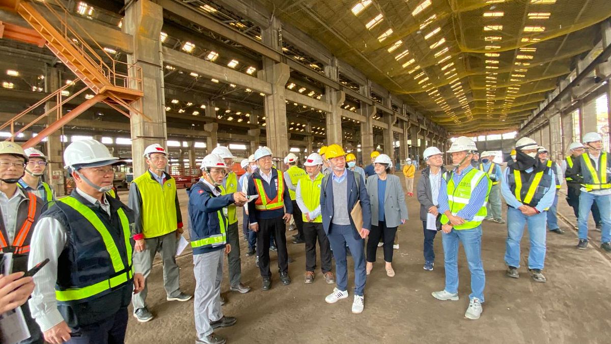 林欽榮副市長視察更新高雄親子遊樂園區結構補強作業。(圖/高市工務局提供) 林欽榮副市長視察更新高雄親子遊樂園區結構補強作業。(圖/高市工務局提供)