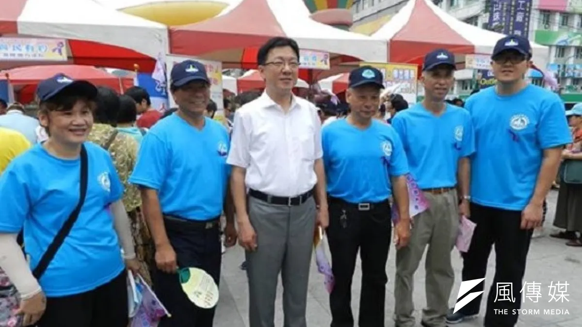 涉入弊案的基隆市議長黃景泰三度交保,在21日前往地方法院羈押庭時,他依舊出席活動並感嘆,連日出庭對家人是莫大折磨。(取自黃景泰臉書)