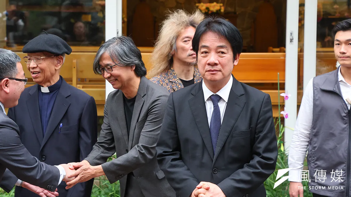 總統賴清德(右二)原定出訪非洲友邦史瓦帝尼,但因非洲3國無預警取消飛航許可,導致行程在最後一刻被迫取消。(資料照,顏麟宇攝)