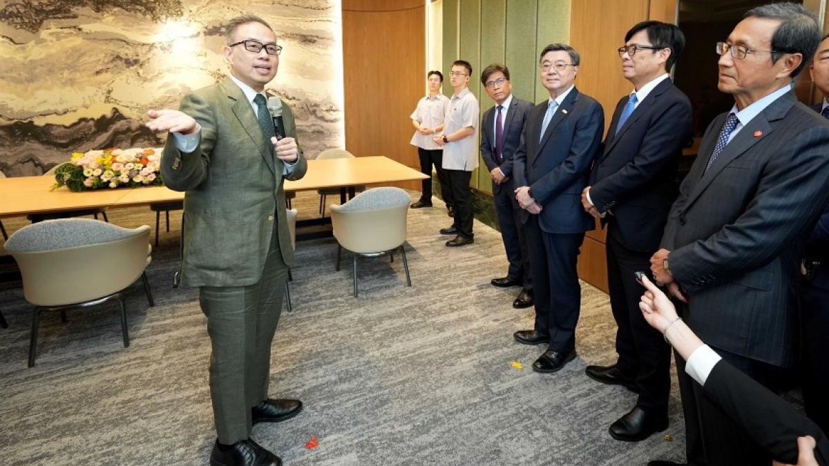 卓榮泰視察中信銀行亞灣分行 肯定支持留財引資、普惠金融政策