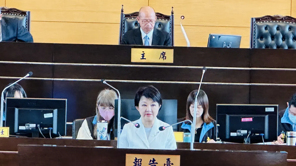 台中市長盧秀燕11日在市議會進行施政總報告中強調市府團隊不會懈怠,更不會因此自滿,會繼續努力建設台中。(圖/台中市政府)