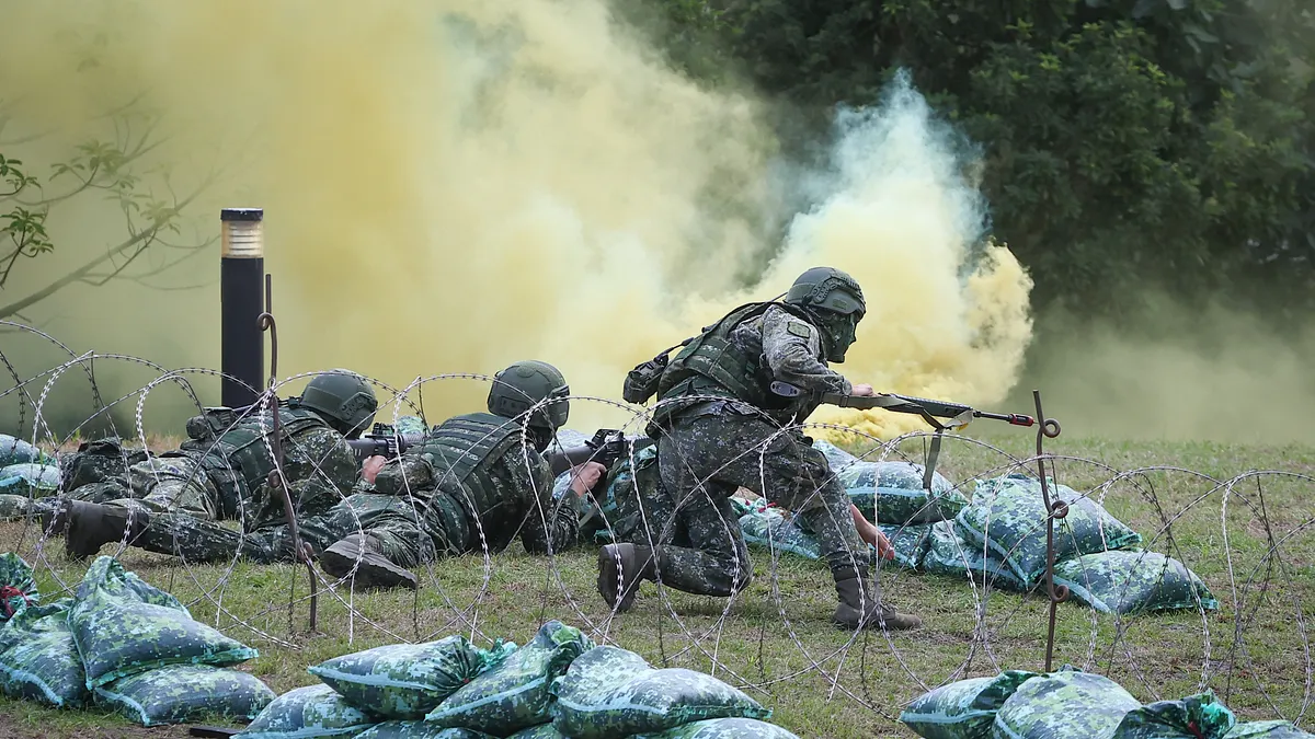 綠營一方面高喊「全面備戰」、大幅增加軍購與預算,另一方面卻刻意維持兩岸高張力,使本就不足的備戰時間更為壓縮。(資料照,顏麟宇攝) 綠營一方面高喊「全面備戰」、大幅增加軍購與預算,另一方面卻刻意維持兩岸高張力,使本就不足的備戰時間更為壓縮。(資料照,顏麟宇攝)