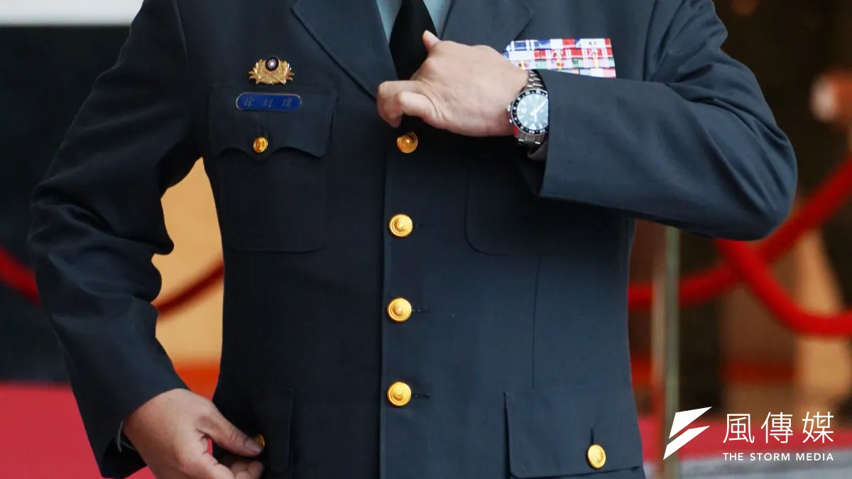國防部今(9)日表示,將頒發「中華民國抗戰勝利紀念章」給參與抗戰的國軍,人事參謀次長徐衍璞中將 表示,民國34年9月3日前入伍參與抗戰的國軍官、士、兵都可以申請紀念章。(蘇仲泓攝)