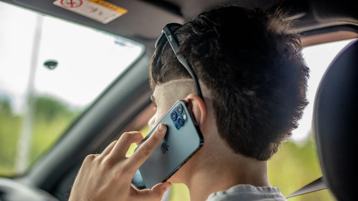 《網路溫度計DailyView》透過《KEYPO大數據關鍵引擎》整理出「十大防摔手機殼品牌」排行榜,看看網友真實使用心得,幫你選出最值得入手的款式。(示意圖/取自unsplash) 《網路溫度計DailyView》透過《KEYPO大數據關鍵引擎》整理出「十大防摔手機殼品牌」排行榜,看看網友真實使用心得,幫你選出最值得入手的款式。(示意圖/取自unsplash)