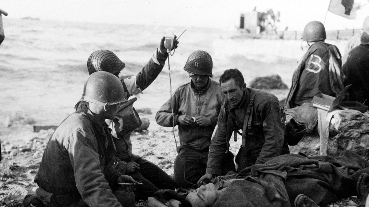 1944年諾曼第登陸戰,奧瑪哈海灘成功登陸的美軍。(AP) 1944年諾曼第登陸戰,奧瑪哈海灘成功登陸的美軍。(AP)