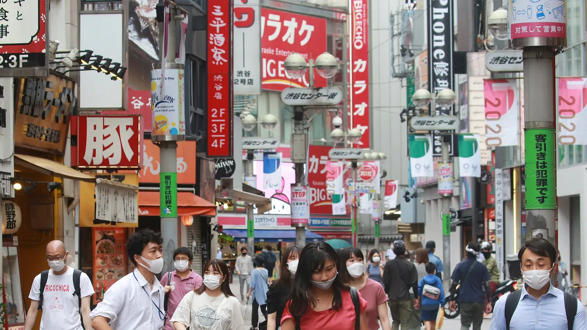 新冠疫情下的東京街頭。(美聯社)