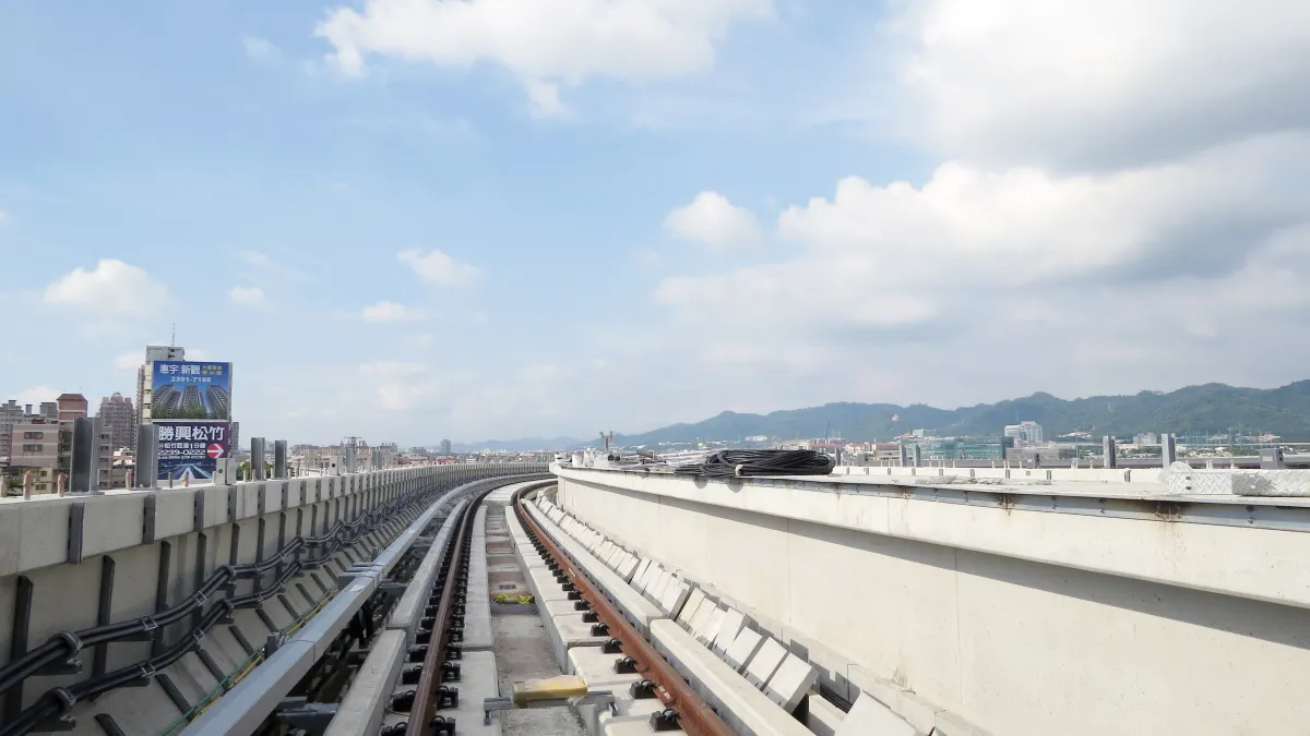 中捷綠線軌道鋪設完成 暑假可見電車奔馳
