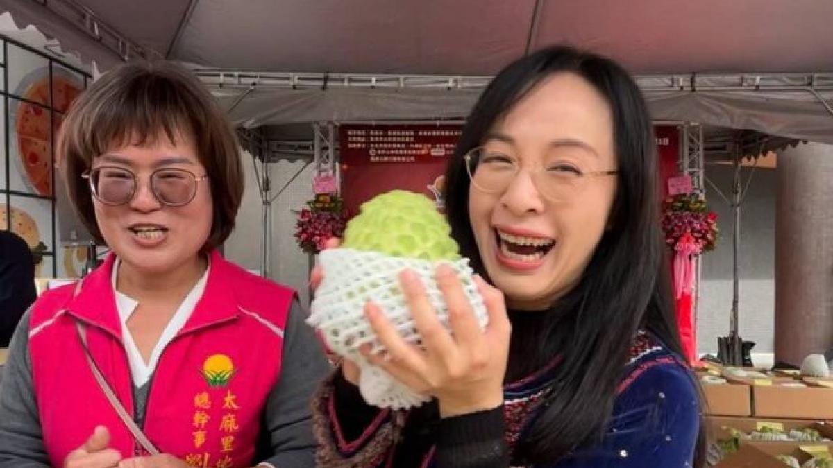 嗆梁文傑讓鳳梨釋迦農民「袂爽快」 陳瑩當面酸:少去一次酒店可以買很多釋迦
