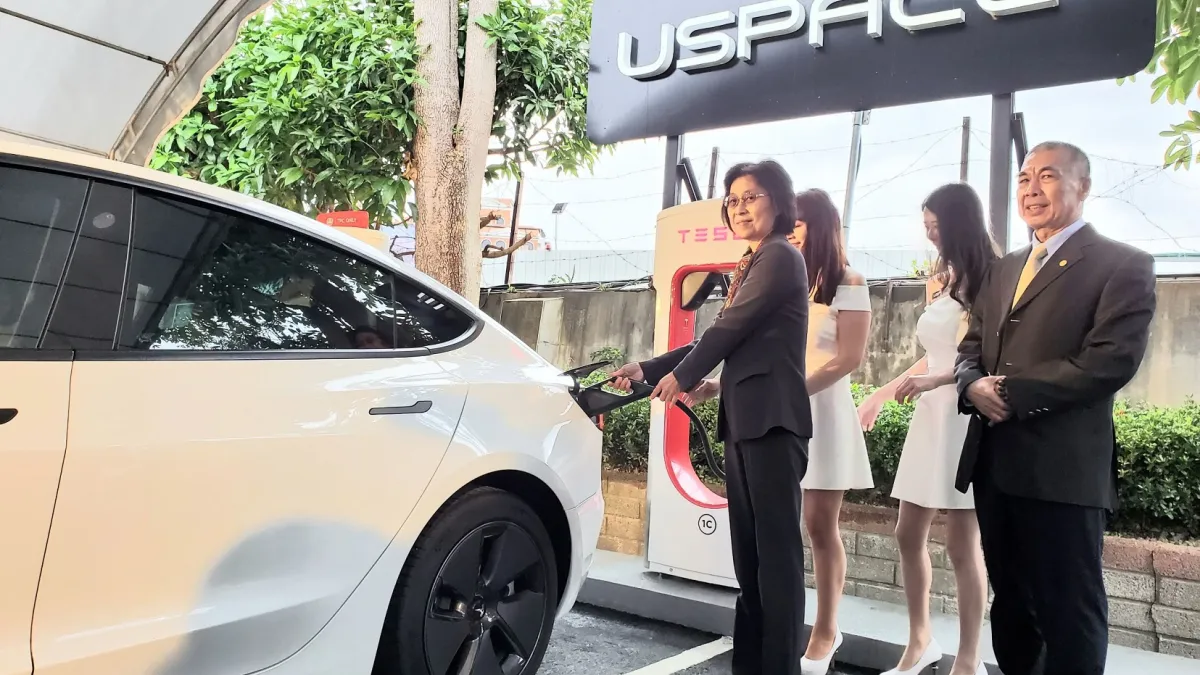 台灣中油首座汽車快充站(福林站)揭牌啟用,提供各種充電方式滿足車主需求。(圖/台灣中油提供)