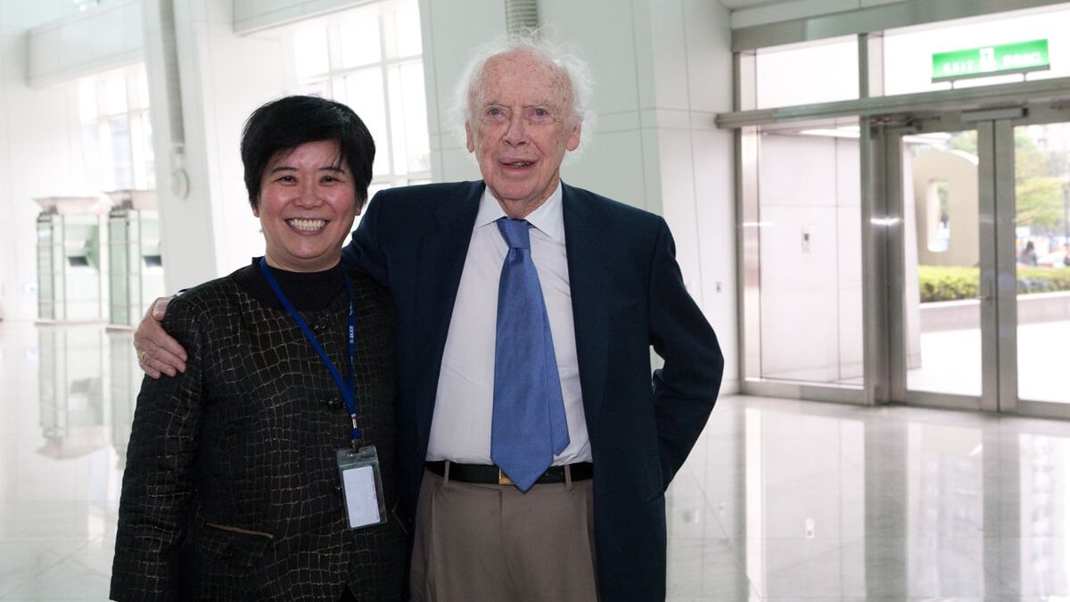 聯亞生技創辦人兼董事長王長怡(左)指控,在子公司聯生藥的職務遭獨生女在內等四位董事撤換(圖片來源:聯生藥公司官網) 聯亞生技創辦人兼董事長王長怡(左)指控,在子公司聯生藥的職務遭獨生女在內等四位董事撤換(圖片來源:聯生藥公司官網)