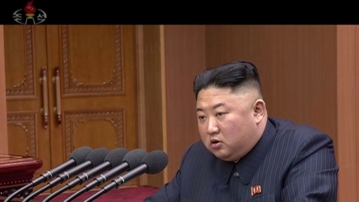 2019年4月11日,北韓(朝鮮)第14屆最高人民會議第一次會議在萬壽台舉行,選舉產生了金正恩政權新一屆中央領導班子,金正恩再次被推舉為國務委員會委員長(AP) 2019年4月11日,北韓(朝鮮)第14屆最高人民會議第一次會議在萬壽台舉行,選舉產生了金正恩政權新一屆中央領導班子,金正恩再次被推舉為國務委員會委員長(AP)