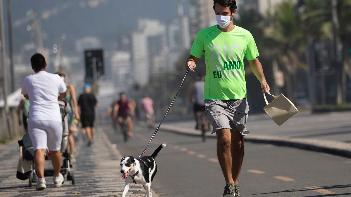新冠肺炎重創全球經濟,巴西是全球最嚴重的國家之一,世銀預測今年巴西經濟衰退8%。(AP) 新冠肺炎重創全球經濟,巴西是全球最嚴重的國家之一,世銀預測今年巴西經濟衰退8%。(AP)
